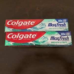 NWT Bundle of Colgate MaxFresh Toothpaste with Breath Strips
Expiration 2026